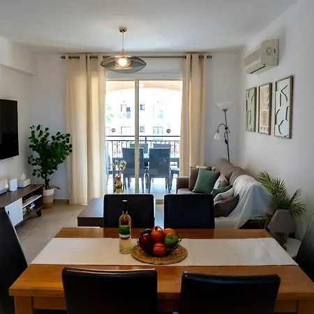 Anna's Place 2b, Paphos, Pool Апартаменты