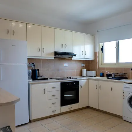 Апартаменты Anna's Place 2b, Paphos, Pool