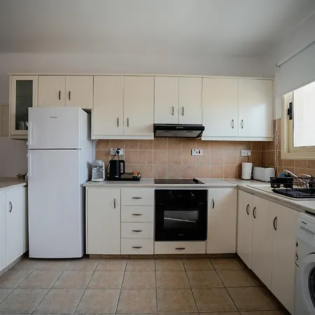 Anna's Place 2b, Paphos, Pool Апартаменты Пафос