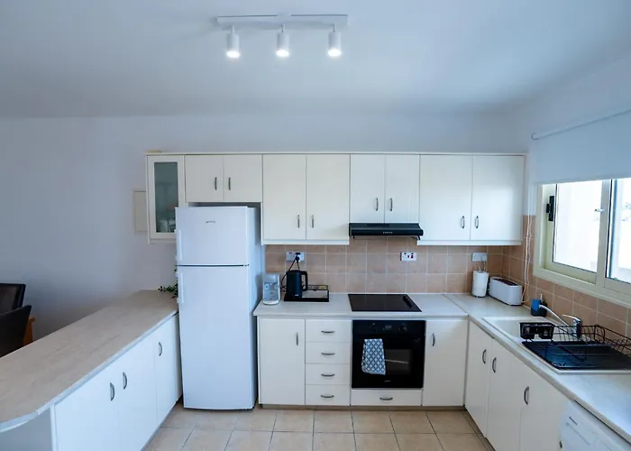 Anna's Place 2b, Paphos, Pool Apartmán *