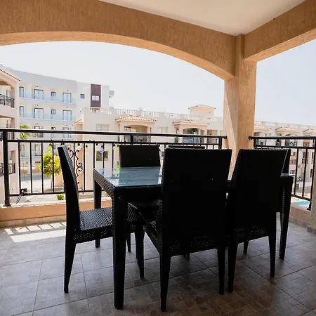 Anna's Place 2b, Paphos, Pool Apartment *