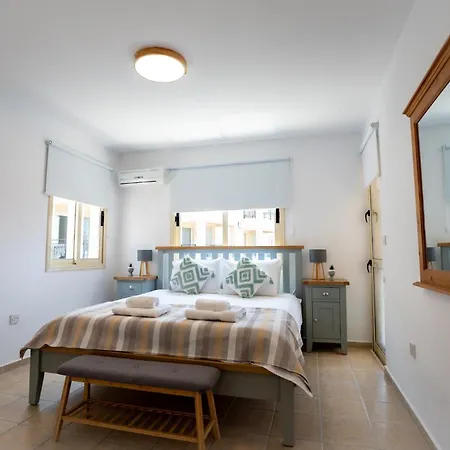 Anna's Place 2b, Paphos, Pool Apartamento Paphos