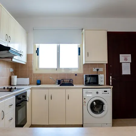 Anna's Place 2b, Paphos, Pool Apartamento